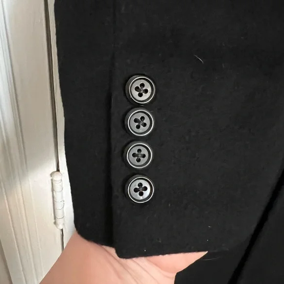 Beautiful vintage Dior cashmere overcoat with a Persian lamb collar - Picture 7 of 8